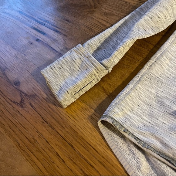 GapFit Sweatshirt - Picture 2 of 6